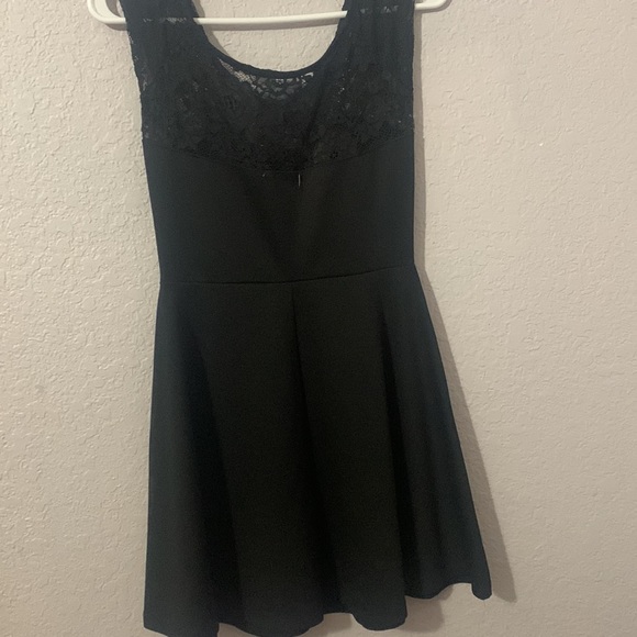 Black dress - Picture 4 of 4